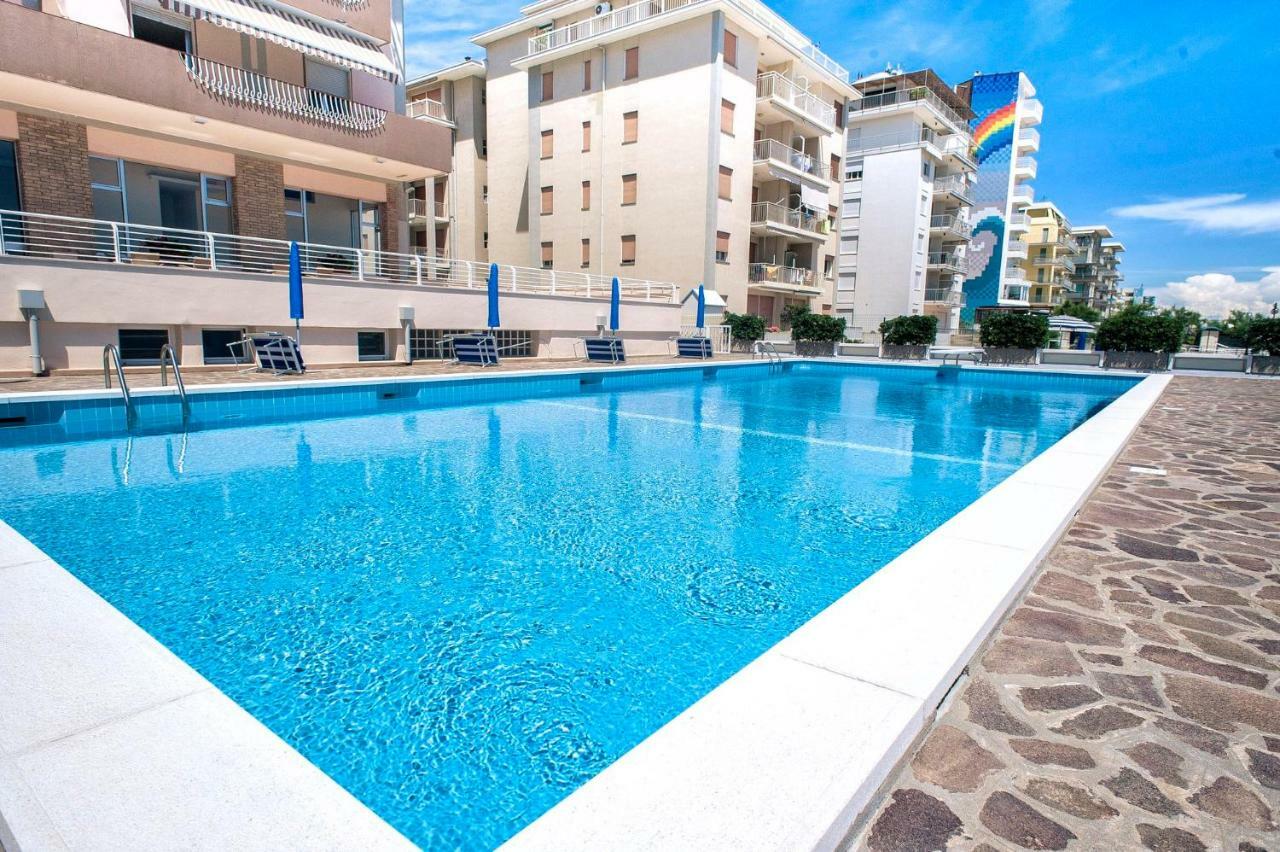 Sea View With Swimming Pool Apartment *