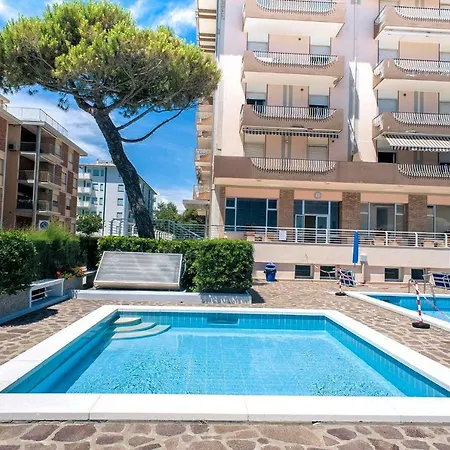 Sea View Apartment With Swimming Pool Lido di Jesolo Exterior photo