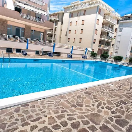 Sea View Apartment With Swimming Pool Lido di Jesolo Exterior photo