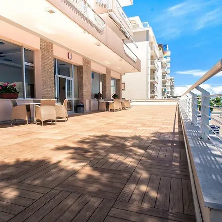 Sea View Apartment With Swimming Pool Lido di Jesolo Exterior photo
