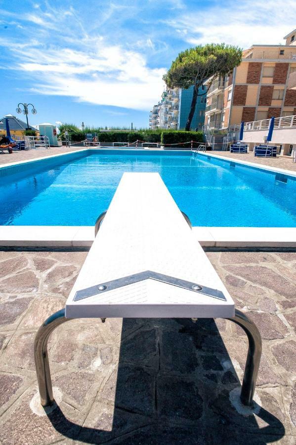 Sea View With Swimming Pool Apartment Lido di Jesolo