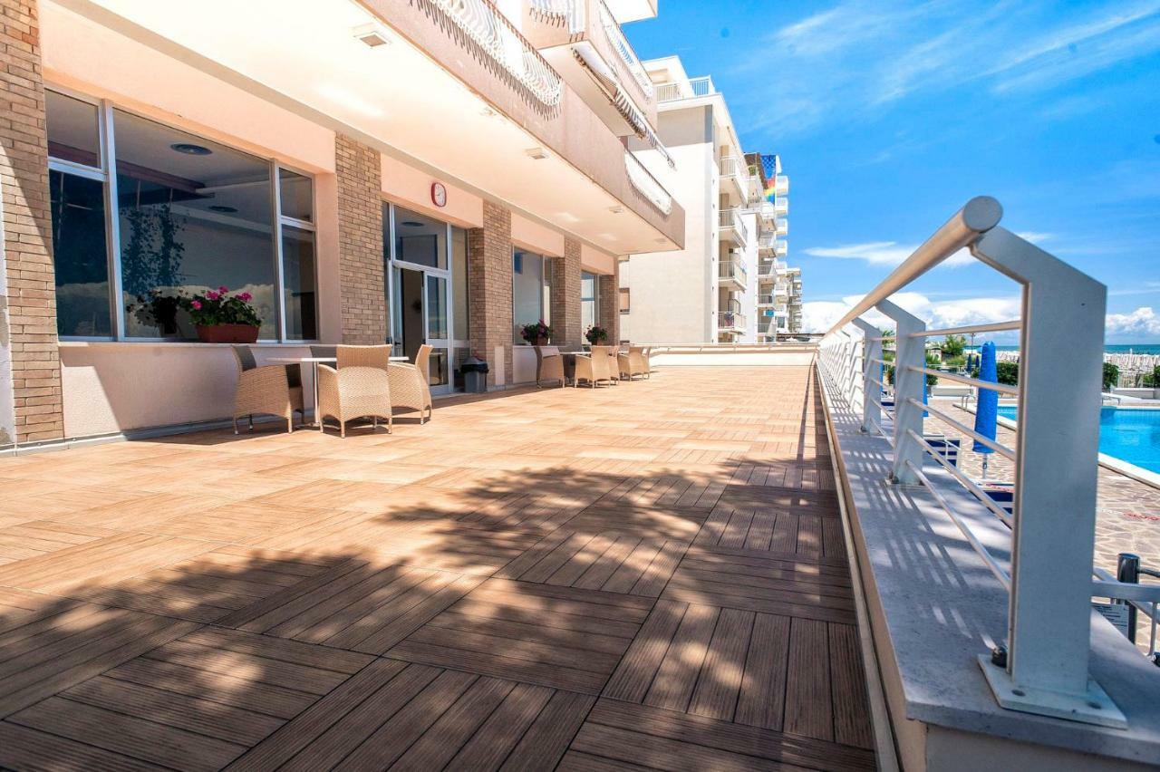 Sea View With Swimming Pool Apartment *